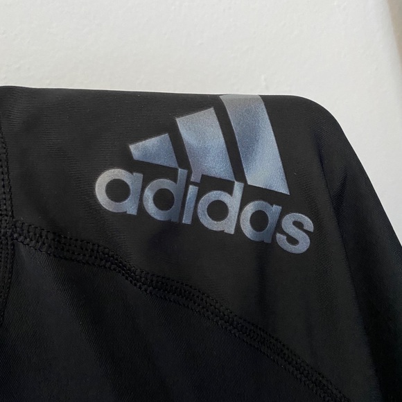 Adidas Mens Size L sweat proof tshirt - Picture 2 of 3